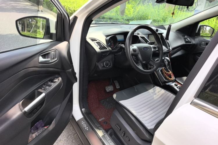 Used Ford Kuga 2015 2.0L GTDi Four-Wheel-Drive Sport Model Driver Seat