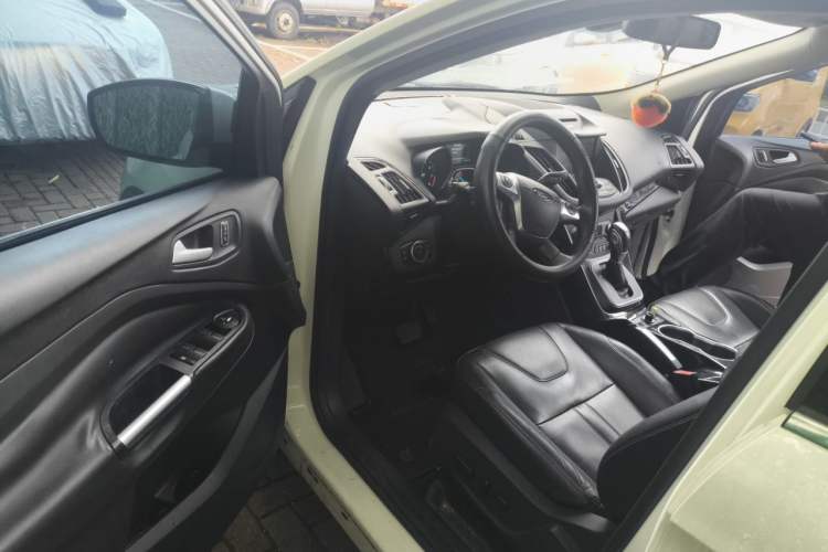Used Ford Kuga 2015 2.0L GTDi Four-Wheel Drive Prestige Model Driver Seat