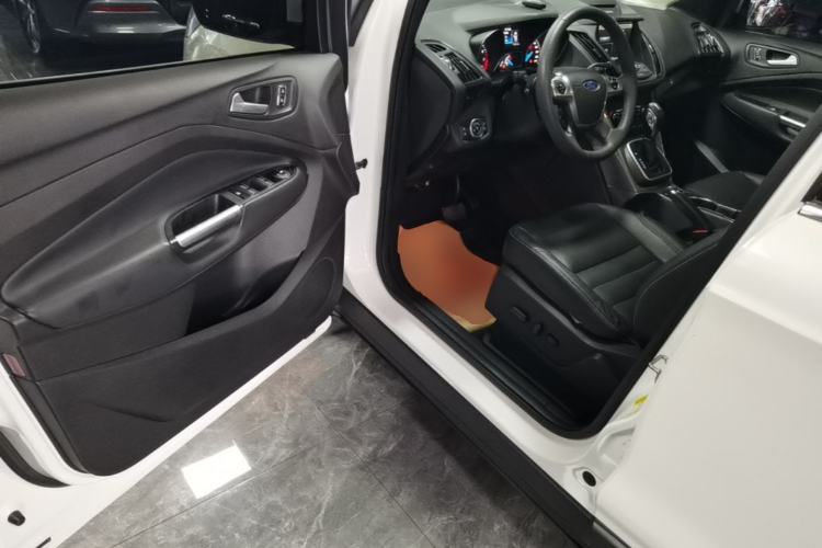 Used Ford Kuga 2015 2.0L GTDi Four-Wheel Drive Elite Model Driver Seat
