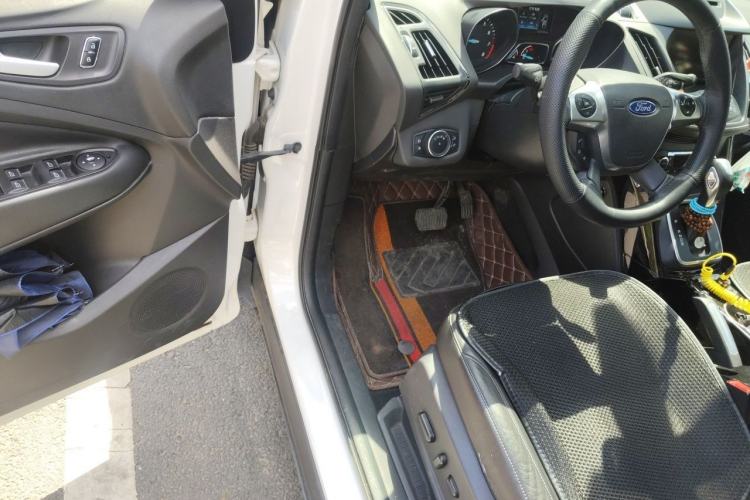 Used Ford Kuga 2015 2.0L GTDi Four-Wheel-Drive Sport Model Driver Seat