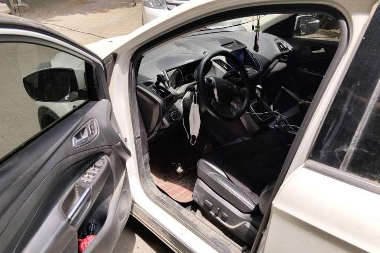 Used Ford Kuga 2015 2.0L GTDi Four-Wheel Drive Prestige Model Driver Seat