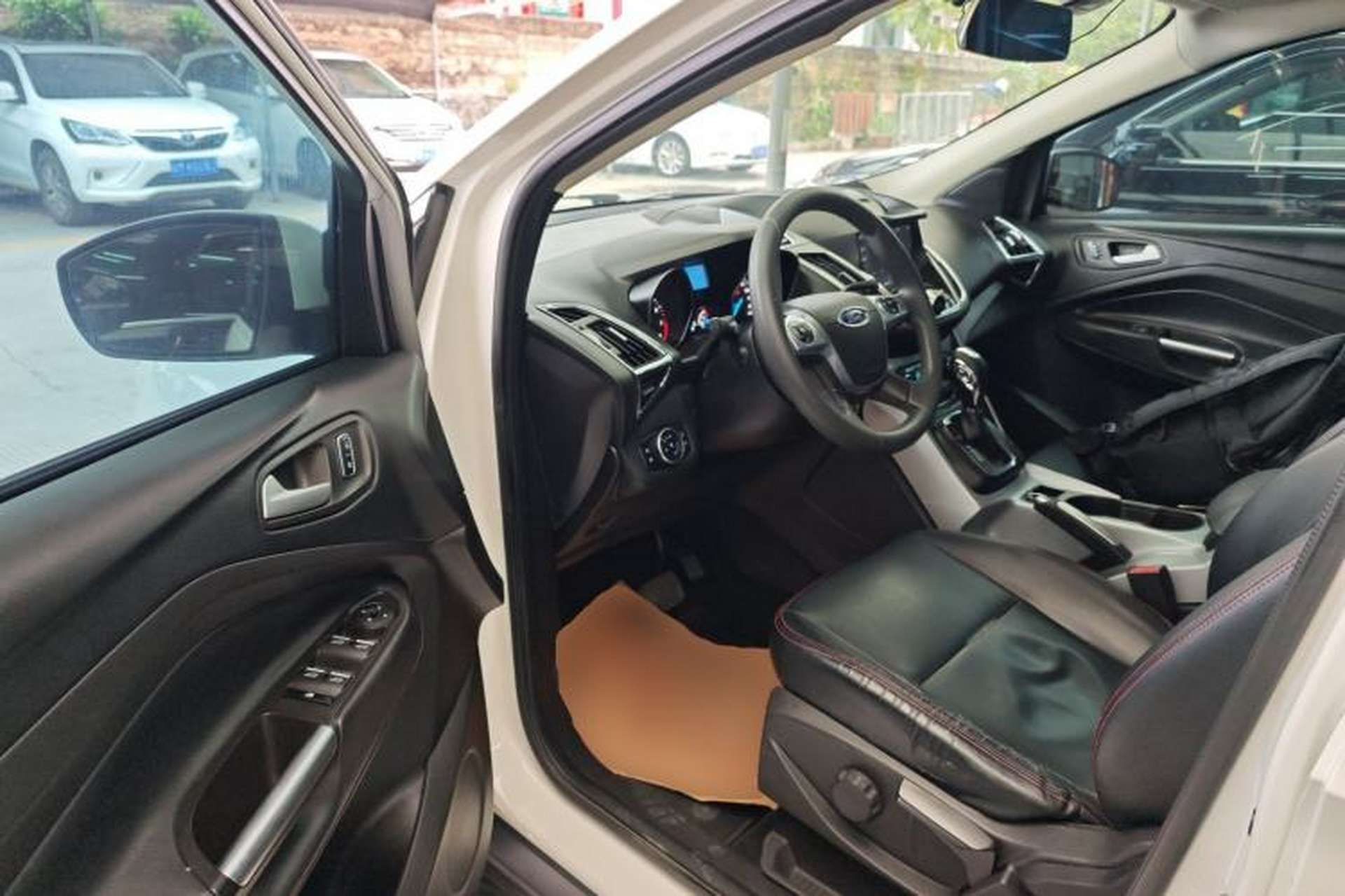 Used Ford Kuga 2015 1.5L GTDi Two-Wheel-Drive Comfort Model Driver Seat