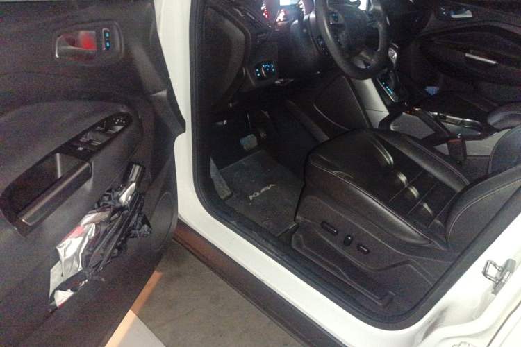 Used Ford Kuga 2015 2.0L GTDi Four-Wheel Drive Prestige Model Driver Seat