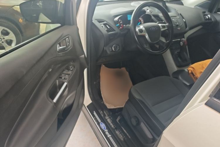 Used Ford Kuga 2015 1.5L GTDi Two-Wheel-Drive Comfort Model Driver Seat