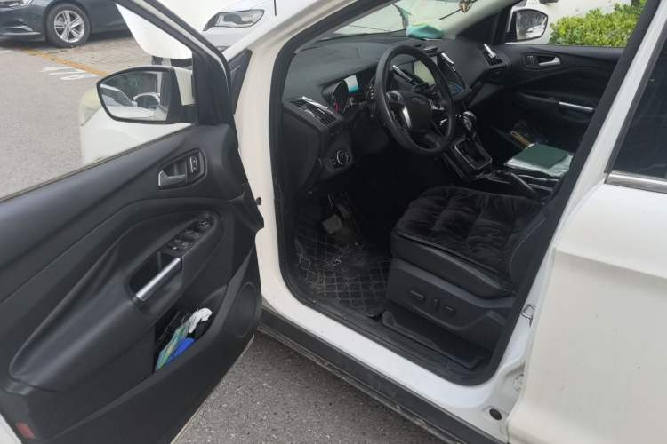Used Ford Kuga 2015 2.0L GTDi Four-Wheel-Drive Sport Model Driver Seat