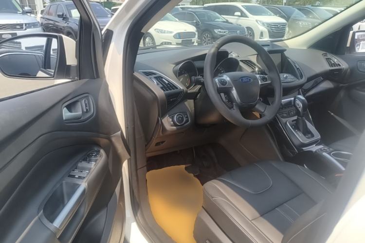 Used Ford Kuga 2015 2.0L GTDi Four-Wheel-Drive Sport Model Driver Seat