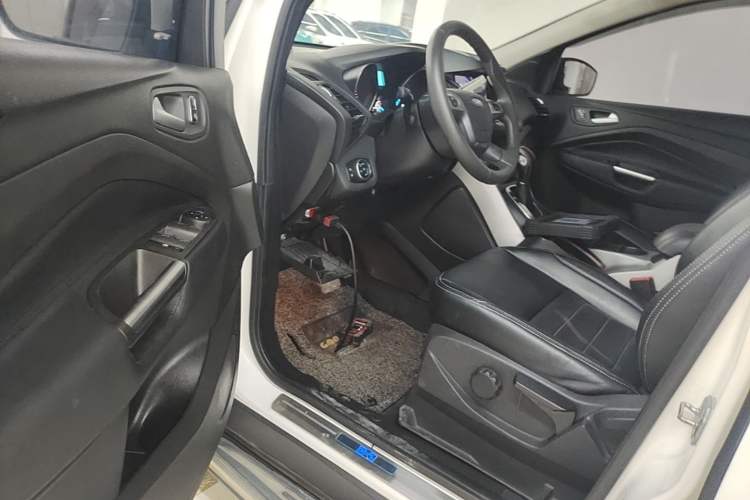 Used Ford Kuga 2015 1.5L GTDi Two-Wheel-Drive Comfort Model Driver Seat