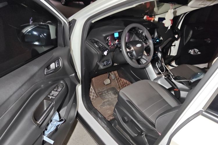 Used Ford Kuga 2015 1.5L GTDi Two-Wheel-Drive Comfort Model Driver Seat