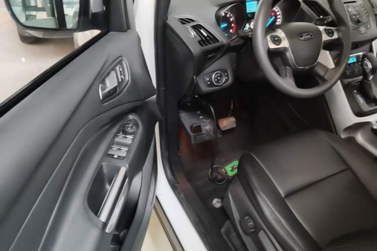 Used Ford Kuga 2015 1.5L GTDi Two-Wheel-Drive Comfort Model Driver Seat