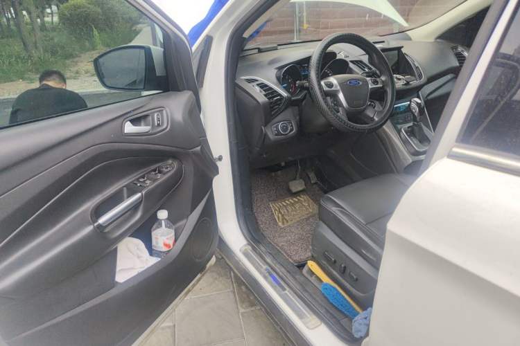 Used Ford Kuga 2015 2.0L GTDi Four-Wheel-Drive Sport Model Driver Seat