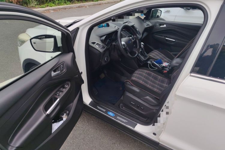 Used Ford Kuga 2015 2.0L GTDi Four-Wheel-Drive Sport Model Driver Seat