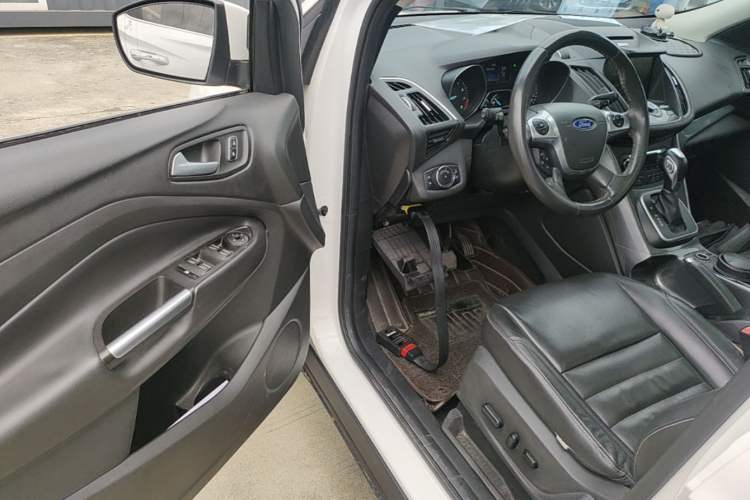 Used Ford Kuga 2015 2.0L GTDi Four-Wheel Drive Prestige Model Driver Seat