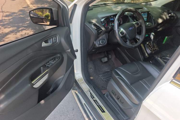 Used Ford Kuga 2015 2.0L GTDi Four-Wheel-Drive Sport Model Driver Seat