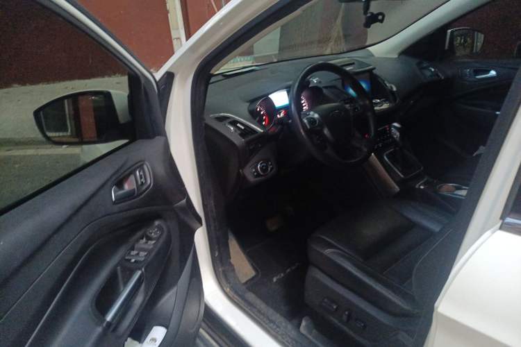 Used Ford Kuga 2015 2.0L GTDi Four-Wheel-Drive Sport Model Driver Seat