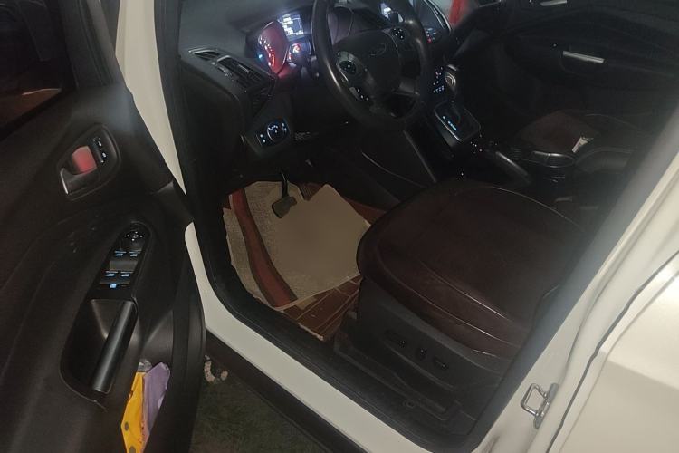 Used Ford Kuga 2015 2.0L GTDi Four-Wheel-Drive Sport Model Driver Seat