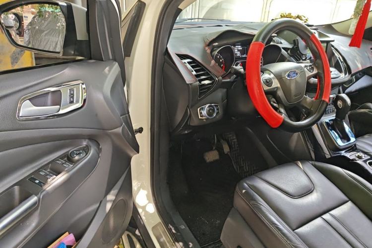 Used Ford Kuga 2015 2.0L GTDi Four-Wheel-Drive Sport Model Driver Seat