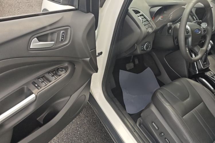 Used Ford Kuga 2015 2.0L GTDi Four-Wheel-Drive Sport Model Driver Seat