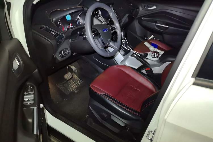 Used Ford Kuga 2015 1.5L GTDi Two-Wheel-Drive Comfort Model Driver Seat