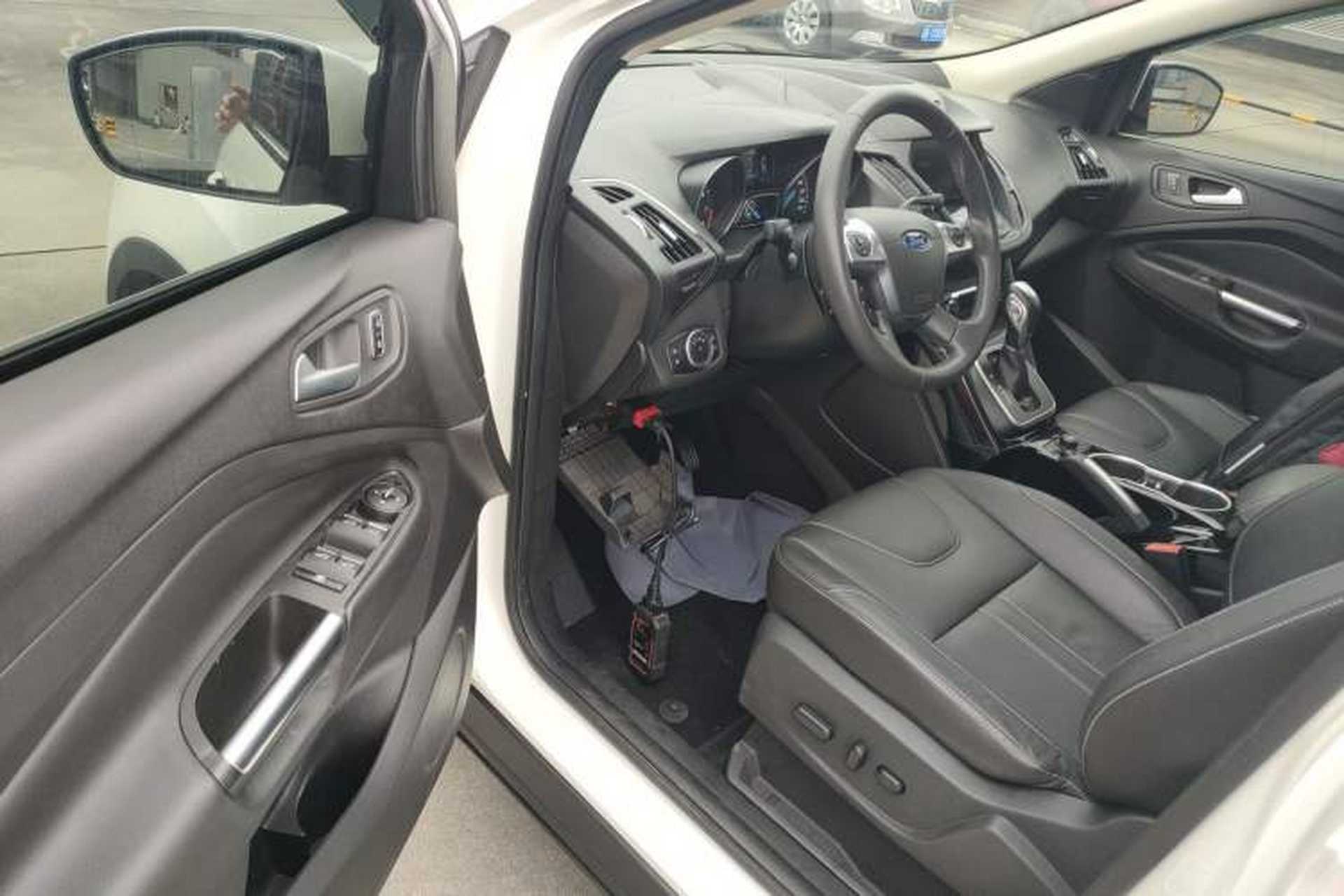Used Ford Kuga 2015 2.0L GTDi Four-Wheel-Drive Sport Model Driver Seat