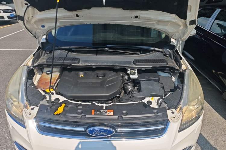 Used Ford Kuga 2015 2.0L GTDi Four-Wheel Drive Prestige Model Engine Bay