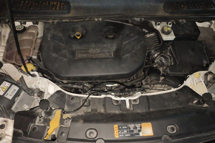 Used Ford Kuga 2015 2.0L GTDi Four-Wheel Drive Prestige Model Engine Bay