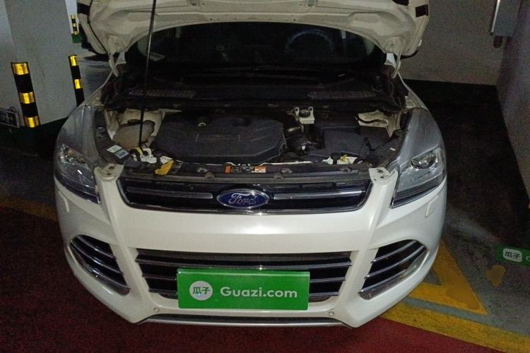 Used Ford Kuga 2015 2.0L GTDi Four-Wheel-Drive Sport Model Engine Bay