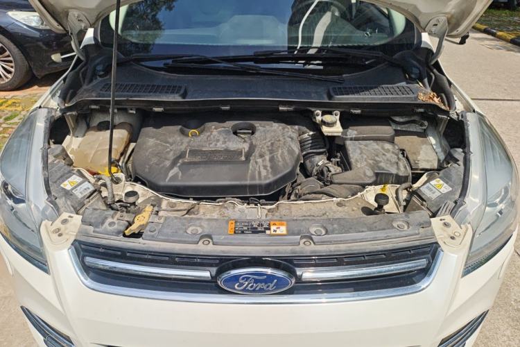 Used Ford Kuga 2015 2.0L GTDi Four-Wheel-Drive Sport Model Engine Bay