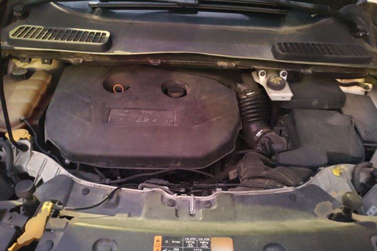 Used Ford Kuga 2015 2.0L GTDi Four-Wheel-Drive Sport Model Engine Bay