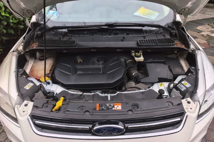 Used Ford Kuga 2015 2.0L GTDi Four-Wheel-Drive Sport Model Engine Bay