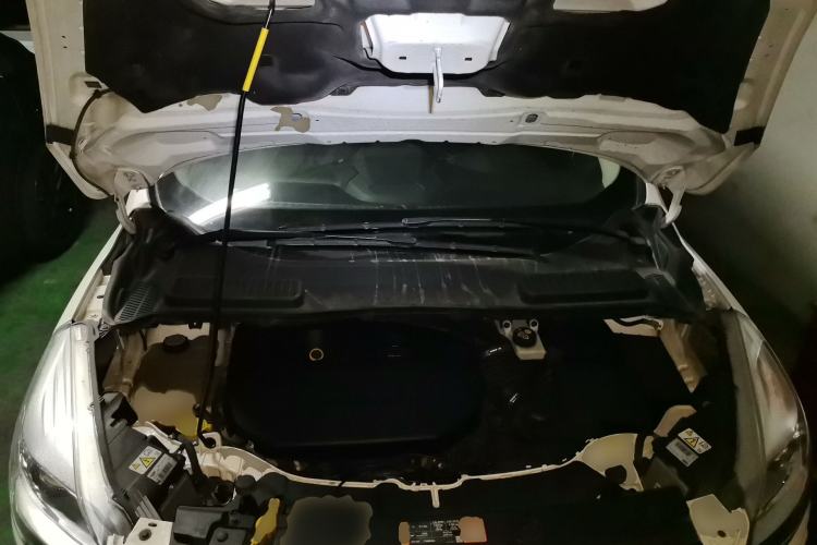 Used Ford Kuga 2015 2.0L GTDi Four-Wheel-Drive Sport Model Engine Bay