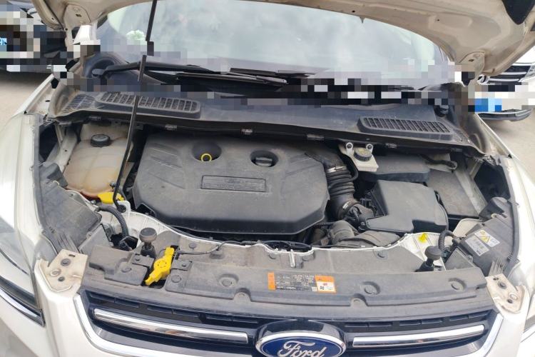 Used Ford Kuga 2015 2.0L GTDi Four-Wheel-Drive Sport Model Engine Bay