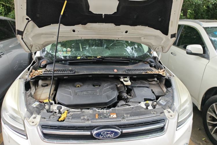 Used Ford Kuga 2015 2.0L GTDi Four-Wheel Drive Prestige Model Engine Bay