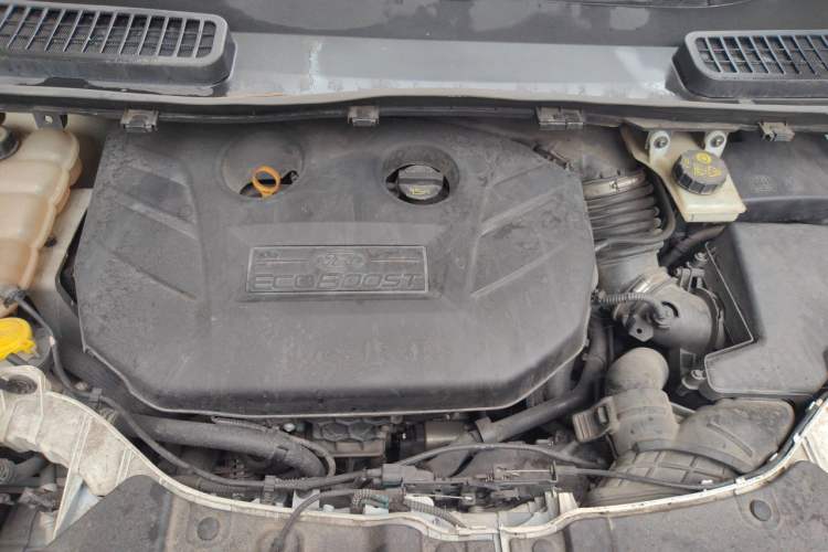 Used Ford Kuga 2015 2.0L GTDi Four-Wheel Drive Elite Model Engine Bay