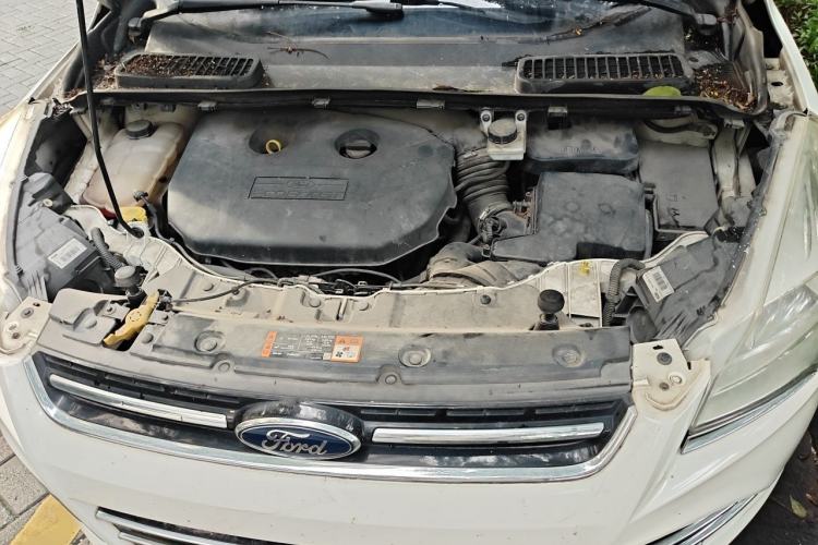 Used Ford Kuga 2015 2.0L GTDi Four-Wheel Drive Elite Model Engine Bay