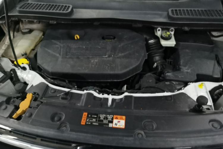 Used Ford Kuga 2015 2.0L GTDi Four-Wheel-Drive Sport Model Engine Bay