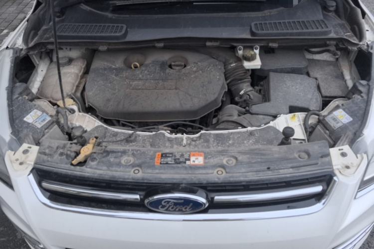 Used Ford Kuga 2015 2.0L GTDi Four-Wheel-Drive Sport Model Engine Bay