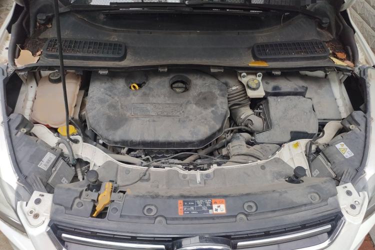 Used Ford Kuga 2015 2.0L GTDi Four-Wheel-Drive Sport Model Engine Bay