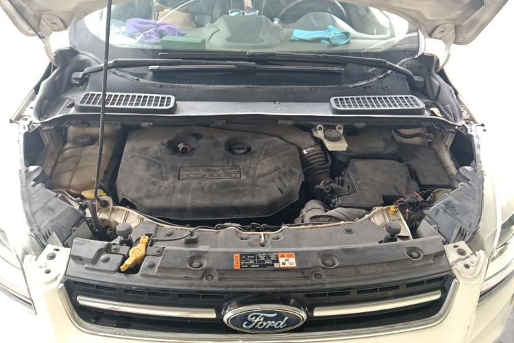 Used Ford Kuga 2015 2.0L GTDi Four-Wheel-Drive Sport Model Engine Bay