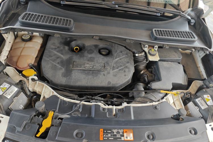 Used Ford Kuga 2015 2.0L GTDi Four-Wheel-Drive Sport Model Engine Bay