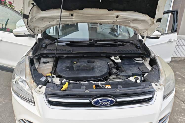 Used Ford Kuga 2015 2.0L GTDi Four-Wheel Drive Elite Model Engine Bay