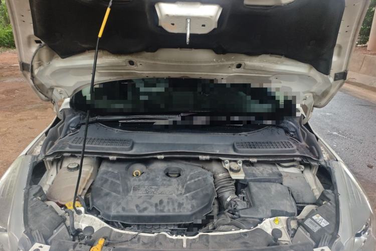 Used Ford Kuga 2015 2.0L GTDi Four-Wheel-Drive Sport Model Engine Bay