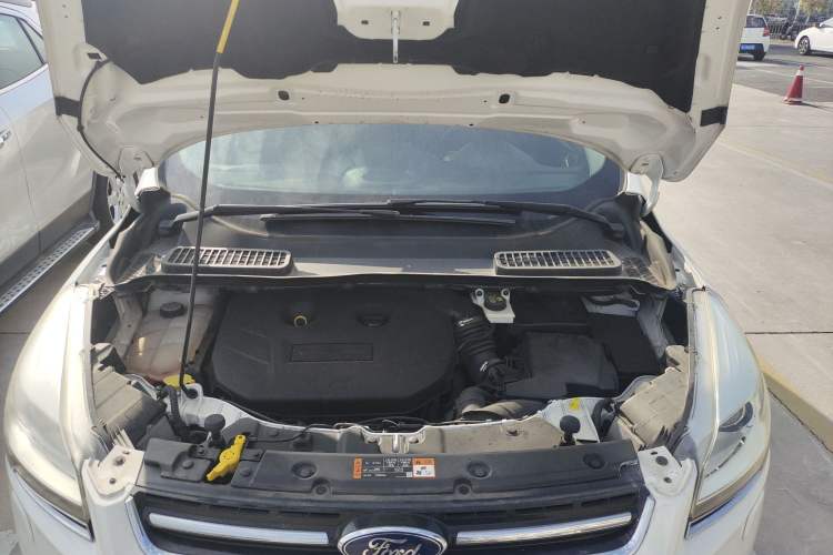 Used Ford Kuga 2015 2.0L GTDi Four-Wheel Drive Prestige Model Engine Bay