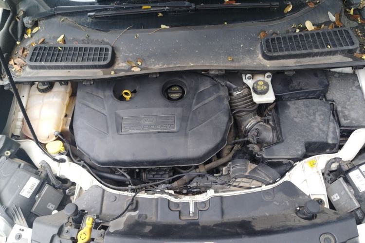 Used Ford Kuga 2015 2.0L GTDi Four-Wheel-Drive Sport Model Engine Bay