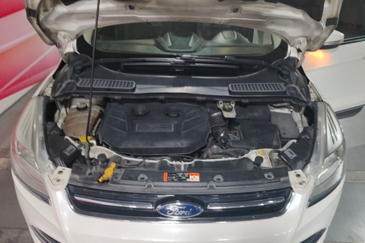 Used Ford Kuga 2015 2.0L GTDi Four-Wheel Drive Elite Model Engine Bay