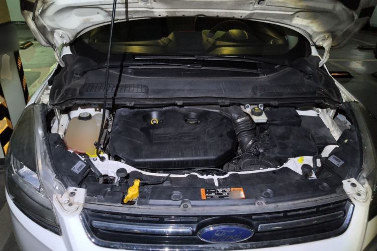 Used Ford Kuga 2015 2.0L GTDi Four-Wheel Drive Elite Model Engine Bay