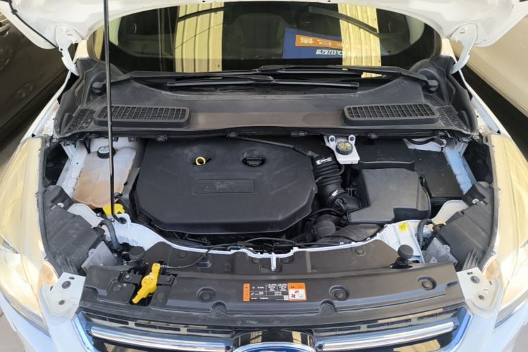 Used Ford Kuga 2015 2.0L GTDi Four-Wheel-Drive Sport Model Engine Bay