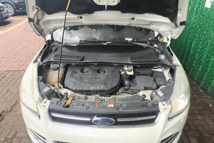 Used Ford Kuga 2015 2.0L GTDi Four-Wheel Drive Prestige Model Engine Bay
