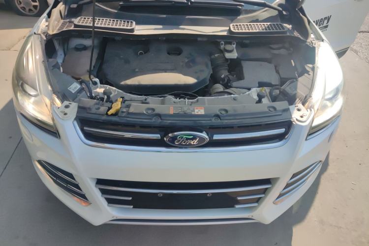 Used Ford Kuga 2015 2.0L GTDi Four-Wheel-Drive Sport Model Engine Bay