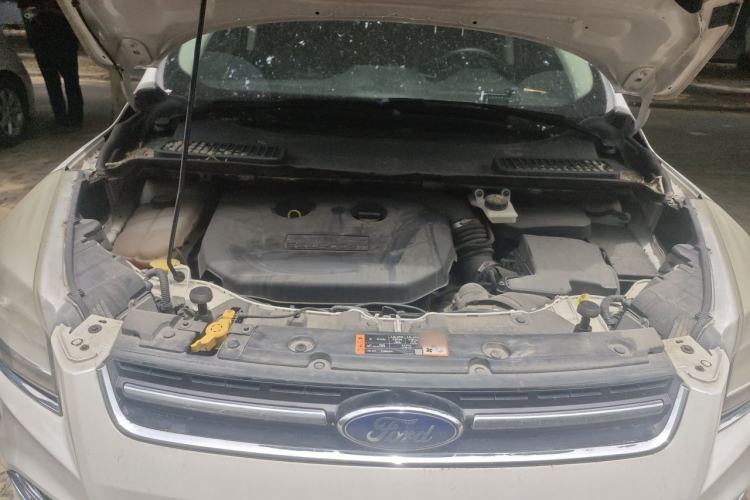 Used Ford Kuga 2015 2.0L GTDi Four-Wheel Drive Prestige Model Engine Bay