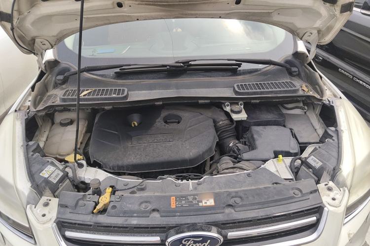 Used Ford Kuga 2015 2.0L GTDi Four-Wheel-Drive Sport Model Engine Bay